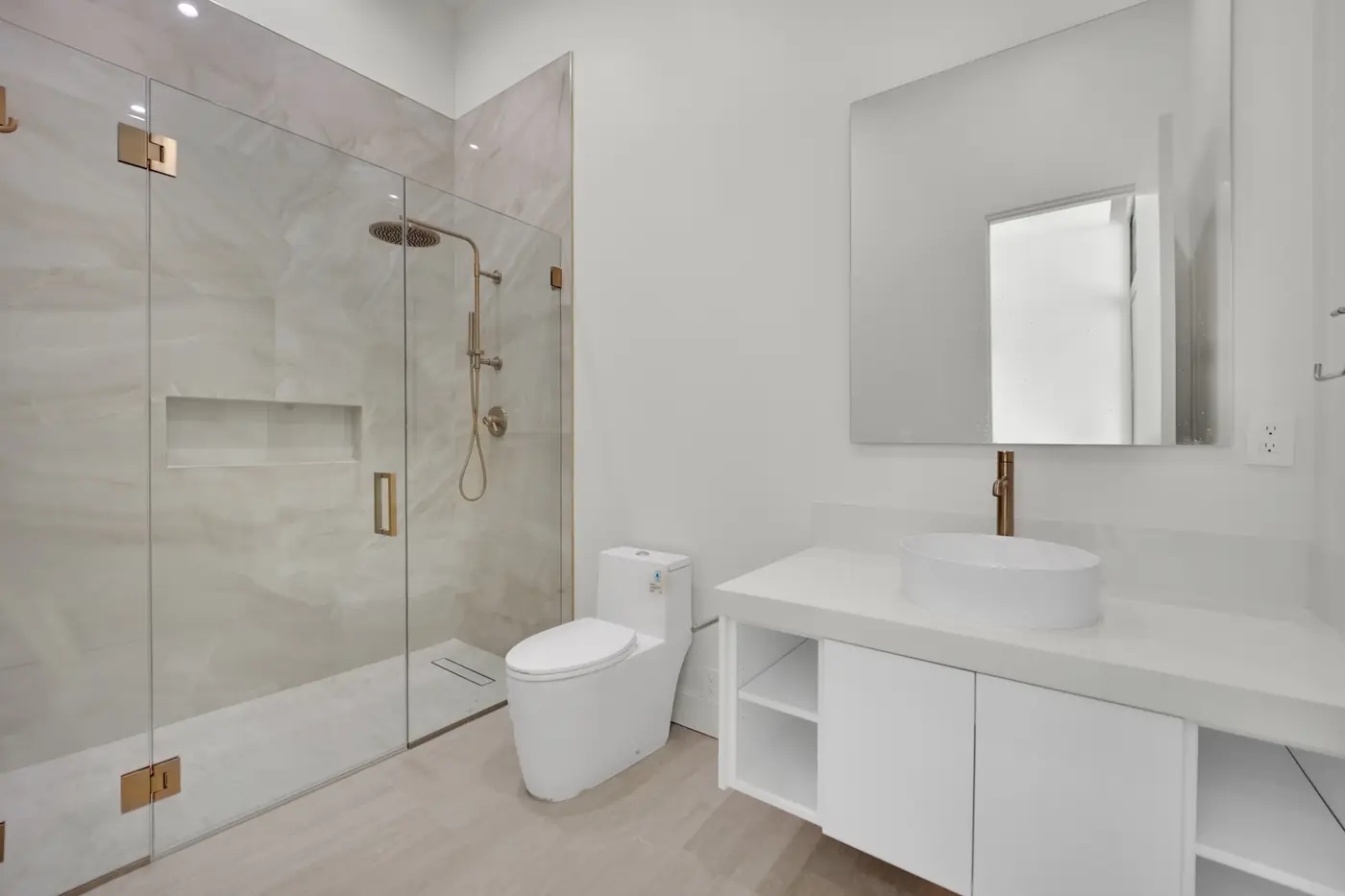 Bath with a glass shower, floating vanity and a vessel basin